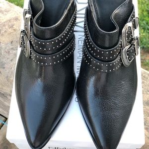 Frye Flynn Belted Mules